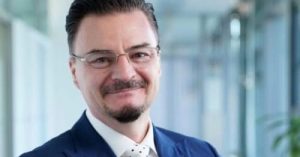 18221846369551157872