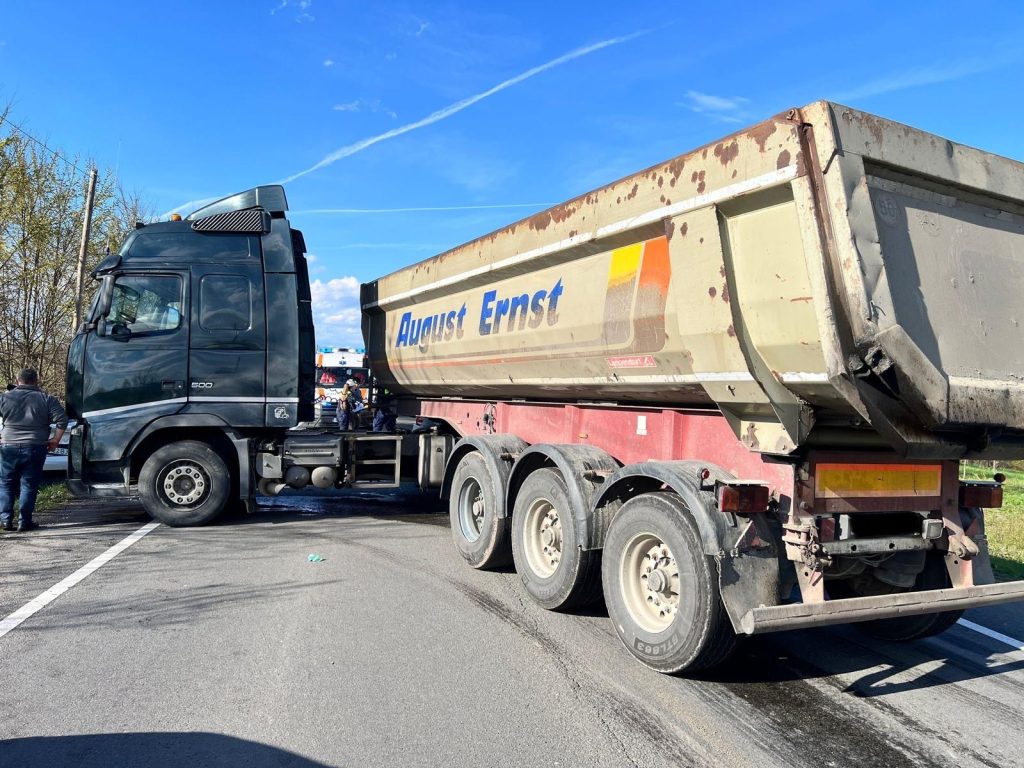 1d27fdfe-6191-43c3-924d-e3409d12ced6