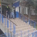 Tânăr de 18 ani reținut pentru tâlhărie calificată, după ce a agresat o tânără în propria locuință