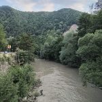 Alertă în Defileul Jiului după incidentul de poluare. Autoritățile recomandă evitarea activităților pe râu și a consumului de pește