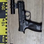Conflict violent la Câmpu lui Neag. Un bărbat a fost reținut după ce a tras cu un pistol neletal în urma unui litigiu privind un teren