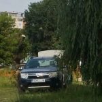 Primarul din Vulcan, revoltat după ce un șofer a intrat cu mașina în parcul recent reabilitat: „Așa nu se mai poate!”