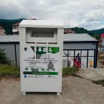 La Vulcan au fost amplasate containere pentru colectarea separată a deșeurilor textile