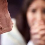 Trei cazuri de violență și amenințare, în doar câteva zile, în Valea Jiului. Un bărbat a fost reținut după ce și-ar fi agresat mama
