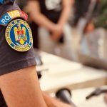 Persoană urmărită, depistată de jandarmi.  În data de 06.07.2026, în jurul orei 00:40, jandarmii din cadrul Detașamentului 6 au depistat o persoană urmărită în vederea reținerii pentru arestare sau extrădare, conform art. 26 din Regulamentul (UE) 2018/1862. În urma verificărilor efectuate, s-a constatat faptul că persoana figura în bazele de date specifice cu un mandat de arestare preventivă emis pentru săvârșirea infracțiunii de furt în scop de folosință, mandat valabil pe teritoriul statelor din Spațiul Schengen și al Uniunii Europene. Persoana a fost reținută și predată organelor competente, în vederea continuării procedurilor legale.