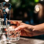 Apa de la robinet, gratuită în restaurante. Ce drept au clienții și ce spune legea