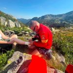 Intervenție Salvamont în Munții Retezat: turistă din Franța, salvată după ce s-a accidentat pe un traseu montan