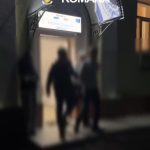 Cuțit de aproape 20 de centimetri, scos într-un local din Uricani. Un bărbat din Lupeni a fost reținut de polițiști