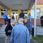 Bolnavi și bătrâni ținuți la uși că a sucombat sistemul