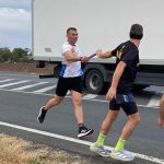 Voluntarii INVICTUS strigă adunarea