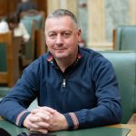 Senatorul Cristian Resmeriță: „Activitatea mea principală se desfășoară în stradă, printre oameni”
