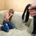 Mii de copii abuzați și maltratați. Salvați Copiii vrea să facă centre pentru ei