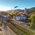 Toamna colorează spectaculos municipiul Lupeni. Peisaj de poveste în Valea Jiului