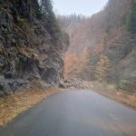 Traficul pe DN7A restricționat de bolovanii căzuți